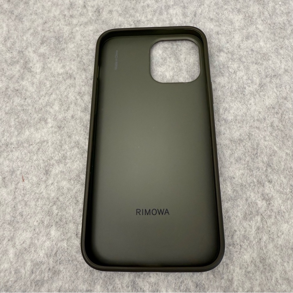 RIMOWA Polycarbonate Cactus Green Groove Case for iPhone 12 Pro - Picture 14 of 16